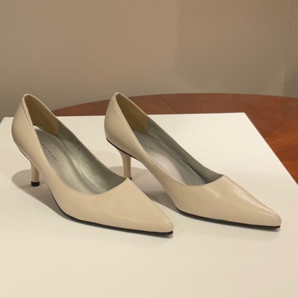 White Roberto Vianni Leather Heel. Never Worn NWOT size 7 1/2